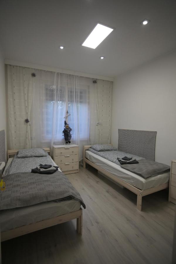 Apartmán Lakilak Pihenohaz A Holt-tisza Partjan, Termalfuerdonel,